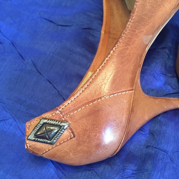 Flings Embellished Heels. Size 6 - Picture 2 of 4